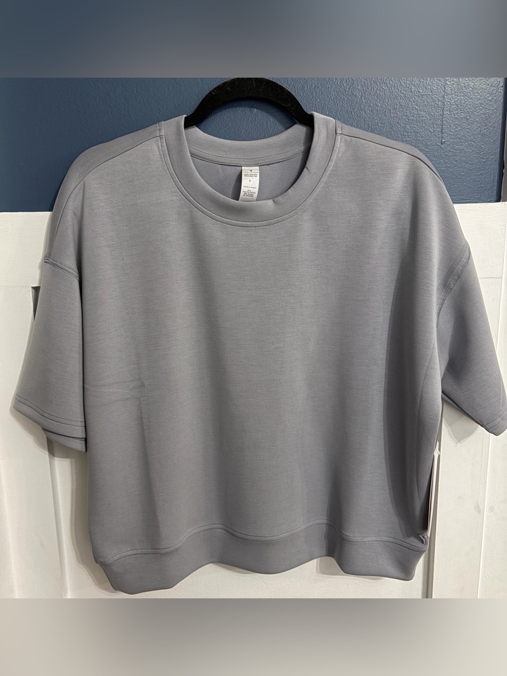 Yogalicious Women's Wash Softlite Highland Top Weathervane Gray Size Small NWT